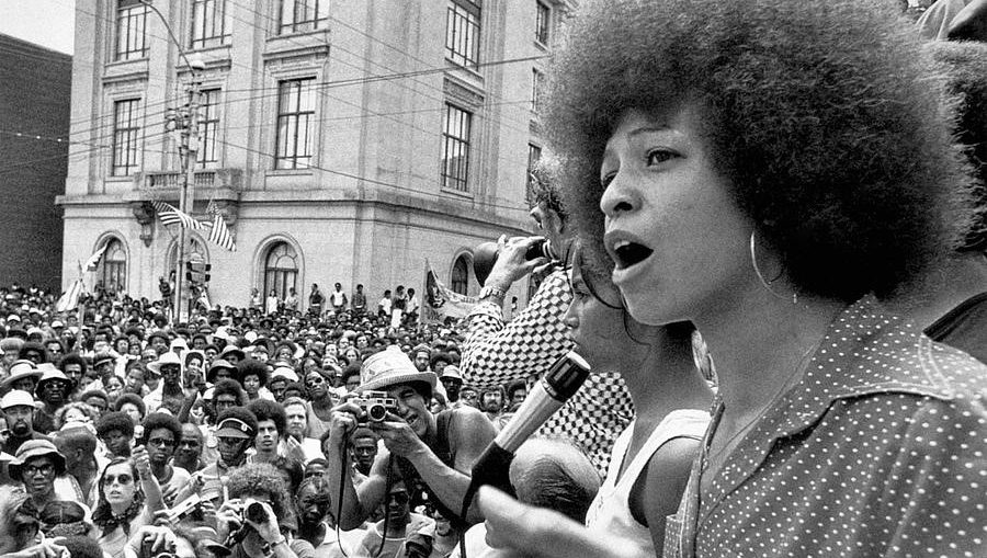 angela-davis-900x509