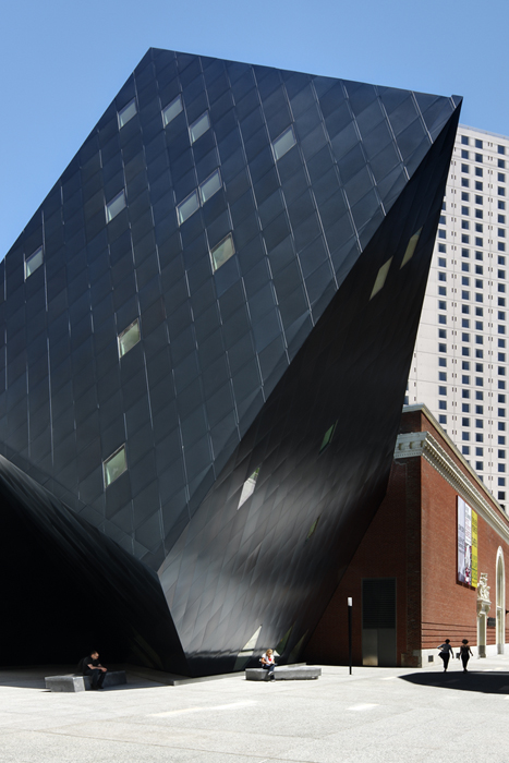 the-symbolic-forms-of-the-museum-burst-from-historic-grounds-c-bitterbredt