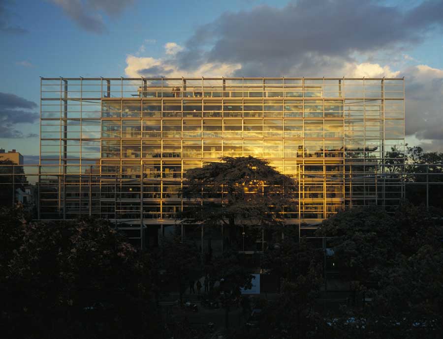 Fondation Cartier, Paris, Jean Nouvel, 1994_ Photo From Green Architecture, James Wines, Tascen 2000